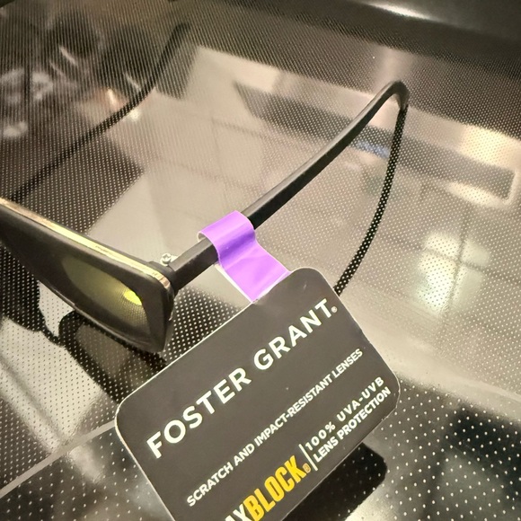 Foster Grant Sunglasses with Black Frame NWT - Picture 2 of 6